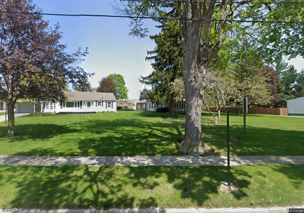 542 W Maple Ave, Adrian, MI 49221 - photo 1