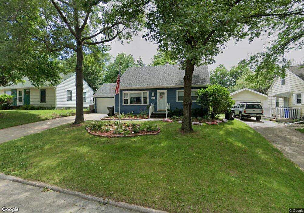 2194 Chandler St SW, Cedar Rapids, IA 52404 - photo 1