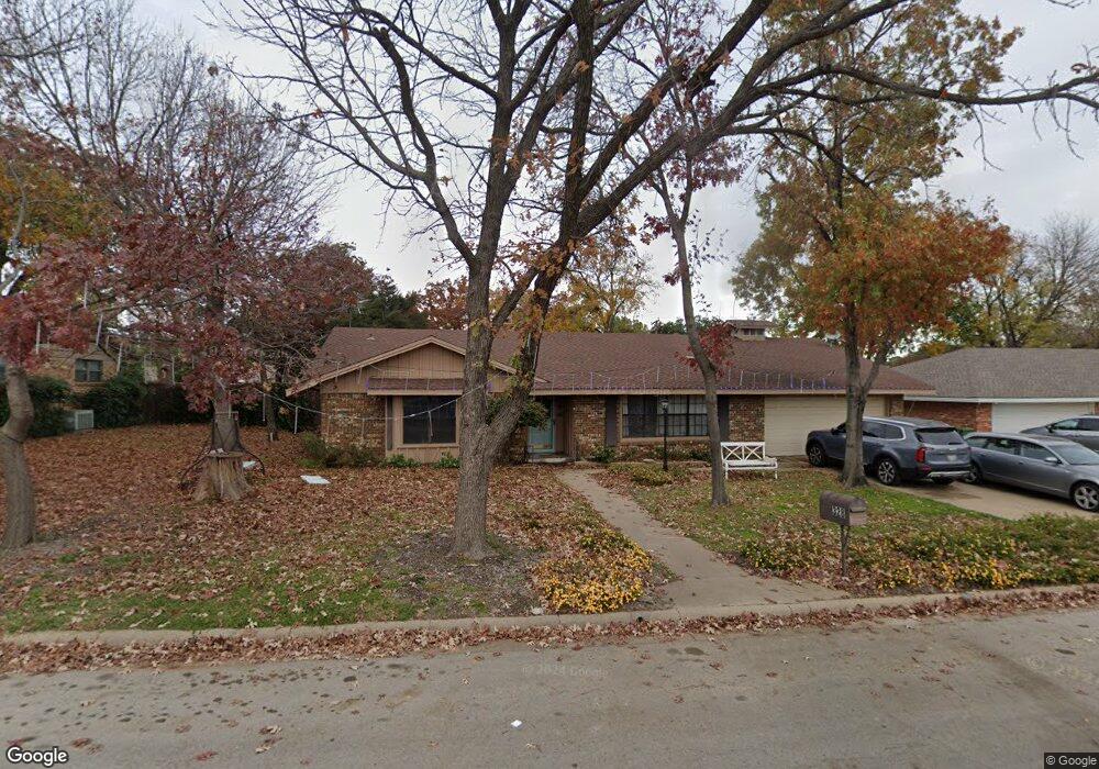 328 Plainview Dr, Hurst, TX 76054 - photo 1