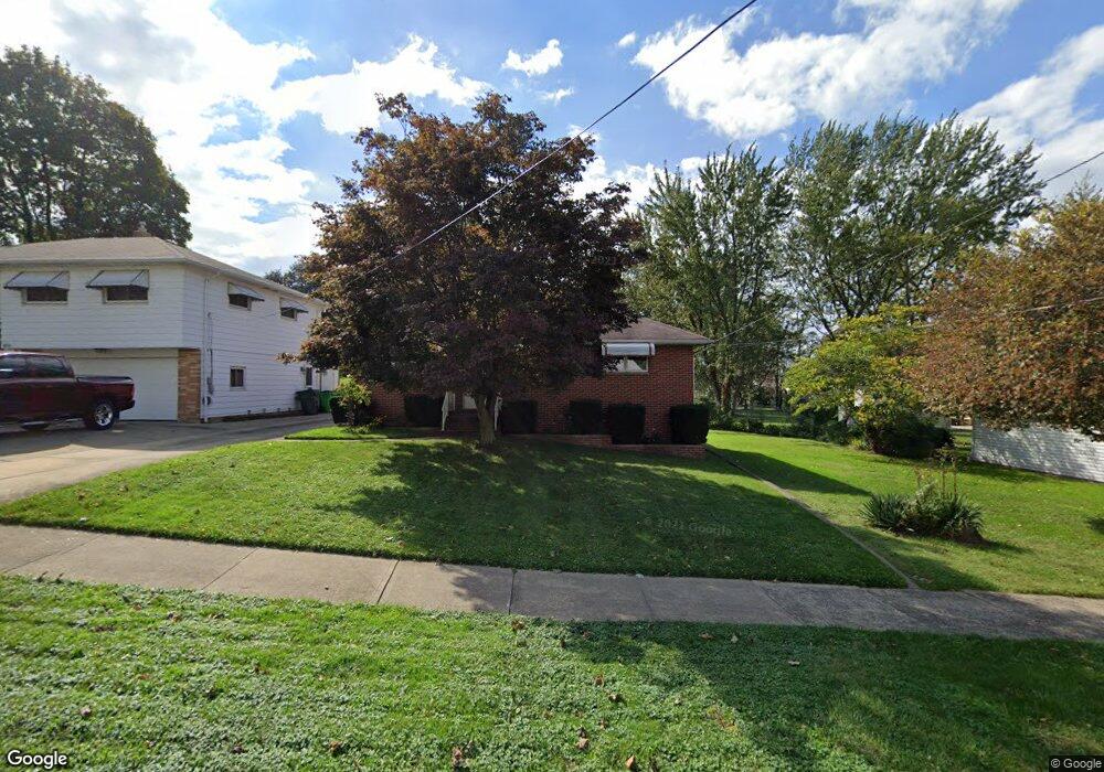 1918 Lincoln Rd, Wickliffe, OH 44092 - photo 1