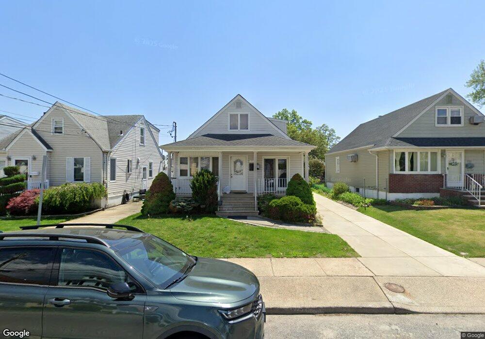 1081 Phoebe St, Franklin Square, NY 11010 - photo 1