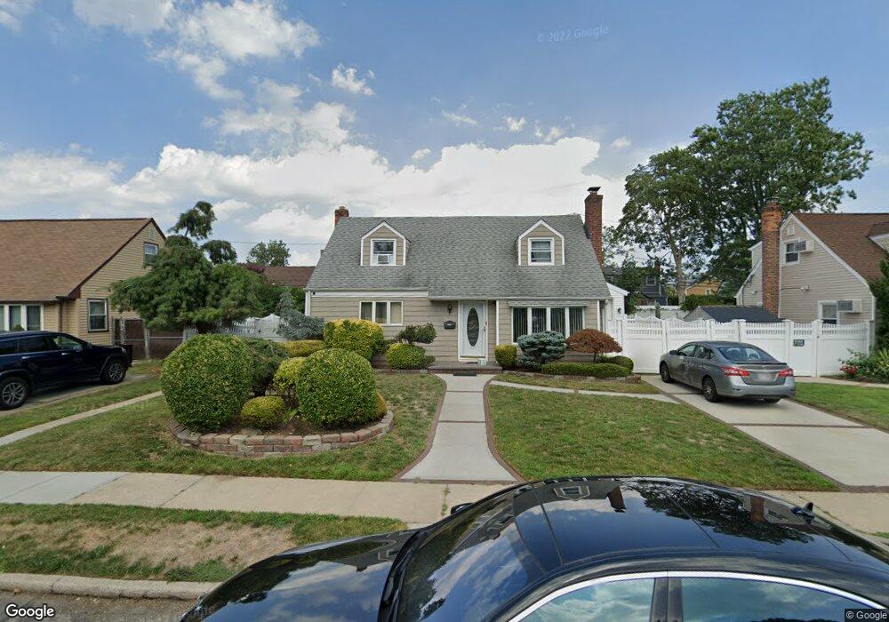 992 Windermere Rd, Franklin Square, NY 11010 - photo 1