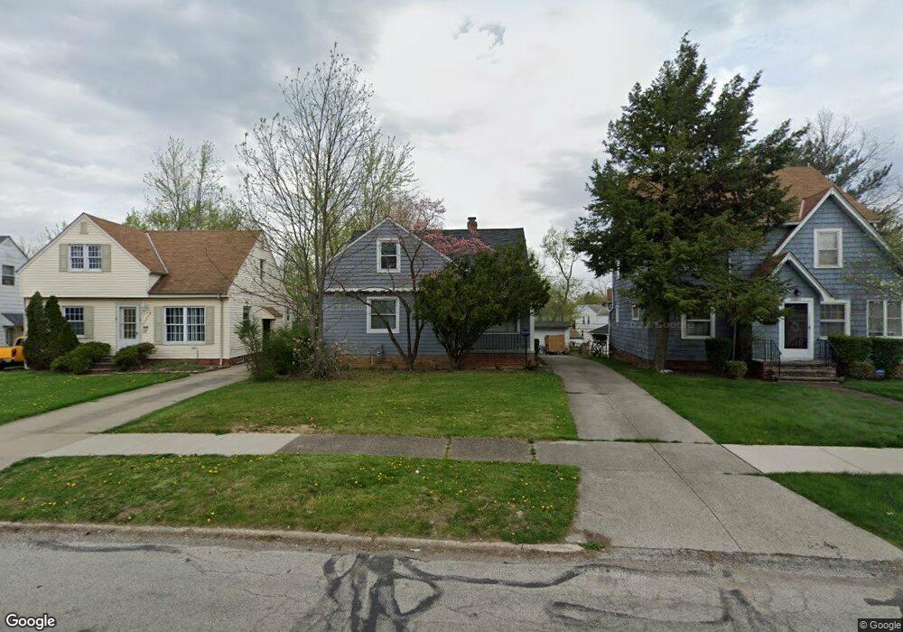 20807 Gardenview Dr, Maple Heights, OH 44137 - photo 1