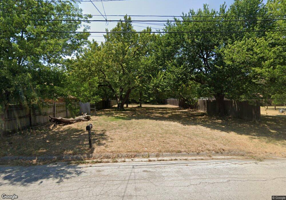 1323 S Howeth St, Gainesville, TX 76240 - photo 1