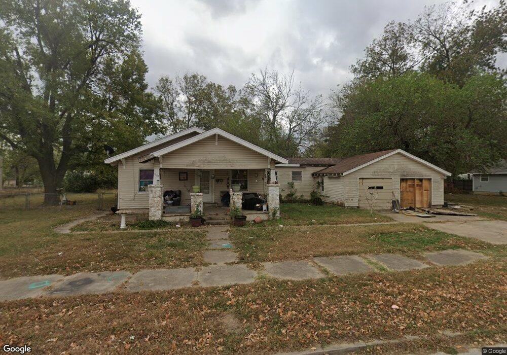 1302 W 5th St, Okmulgee, OK 74447 - photo 1