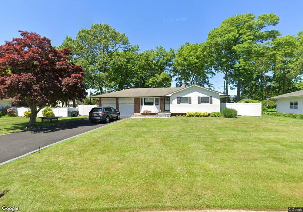 26 Raven Dr, ComMacK, NY 11725 - photo 1