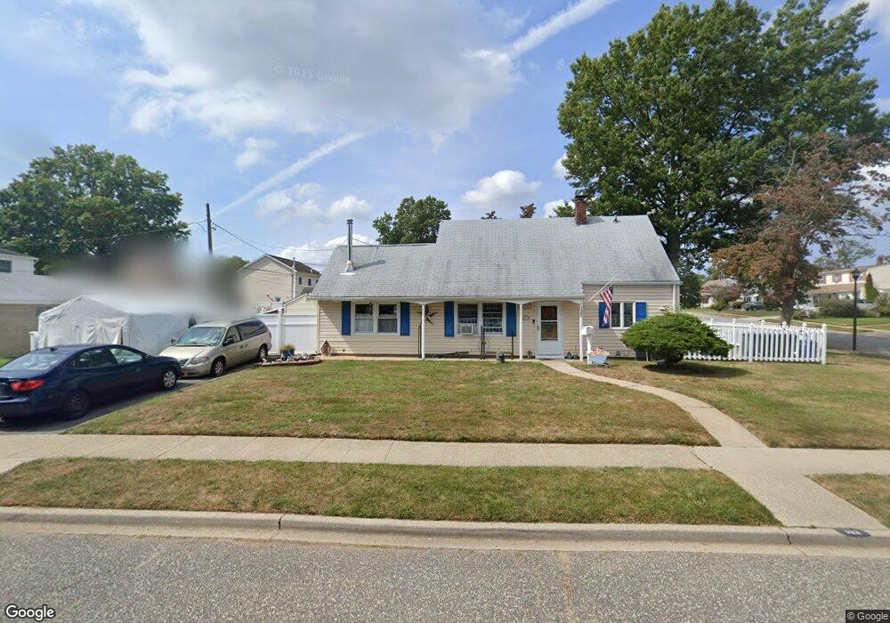 122 Cobble Ln, Levittown, NY 11756 - photo 1