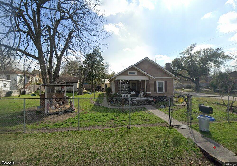 902 Lindale St, Houston, TX 77022 - photo 1