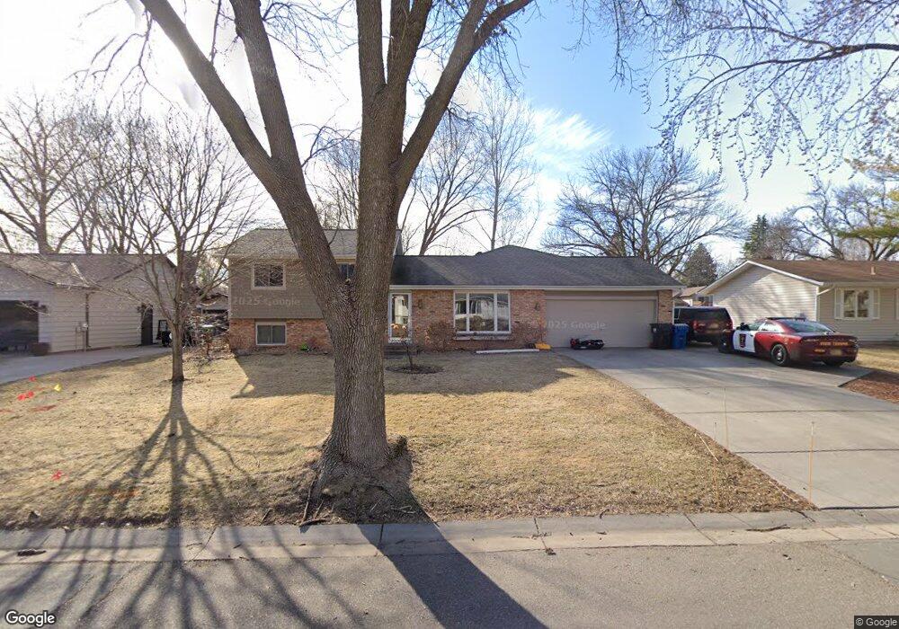 10215 Quaker Ln N, Maple Grove, MN 55369 - photo 1