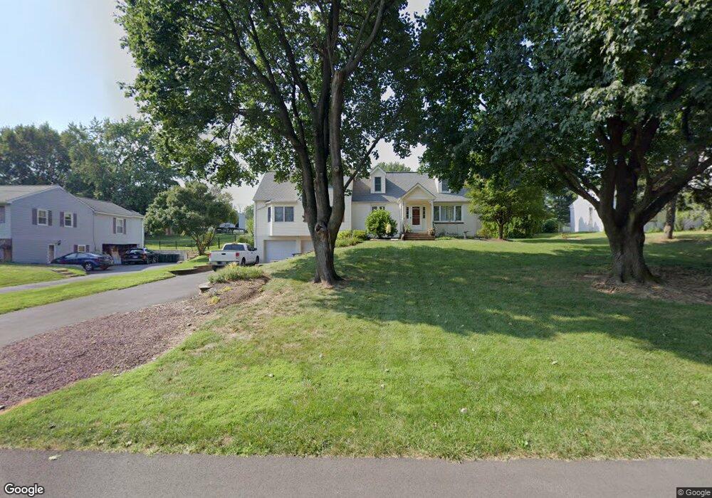 882 E Maple Dr, Southampton, PA 18966 - photo 1