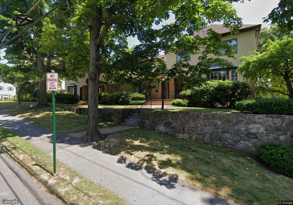 3 Everett St unit 3, Wellesley, MA 02482 - photo 1