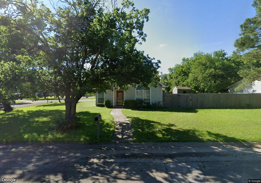 1001 W Lone Star Ave, Cleburne, TX 76033 - photo 1