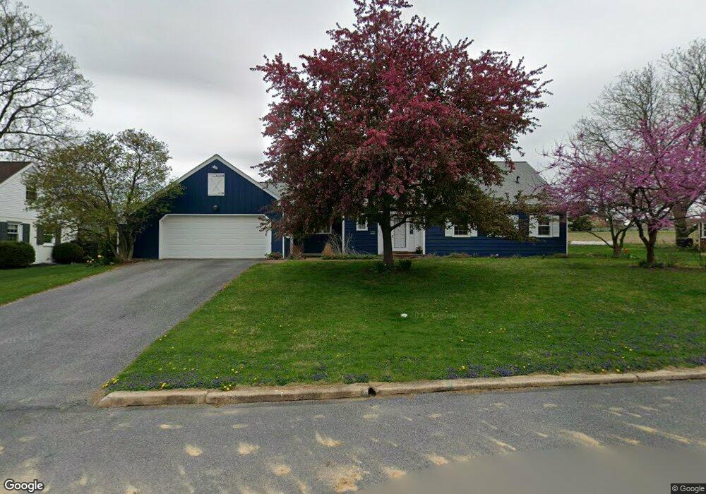 332 E Cedar St, New Holland, PA 17557 - photo 1