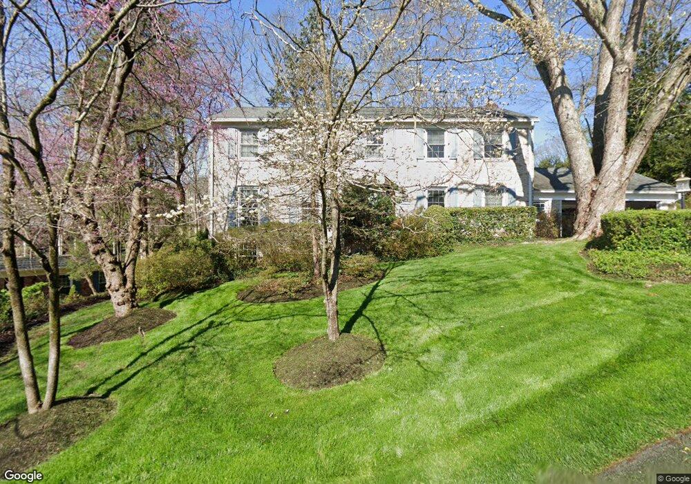 5826 Bent Twig Rd, McLean, VA 22101 - photo 1