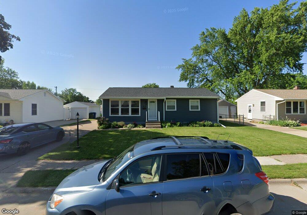 2115 W 36th St, Davenport, IA 52806 - photo 1