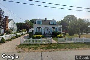 62 Eustis Ave, Newport, RI 02840