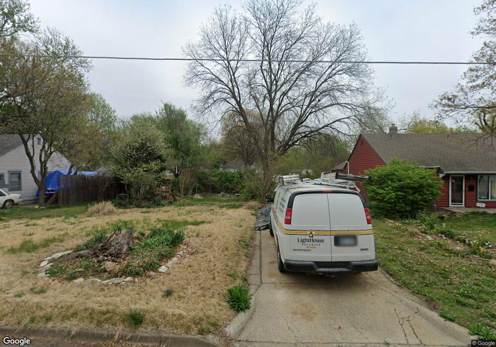 1106 SW Cambridge Ave, Topeka, KS 66604 - photo 1
