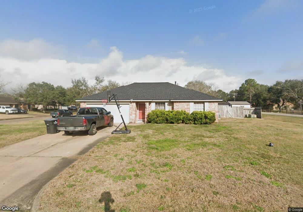 2902 Quail Run Dr, Alvin, TX 77511 - photo 1