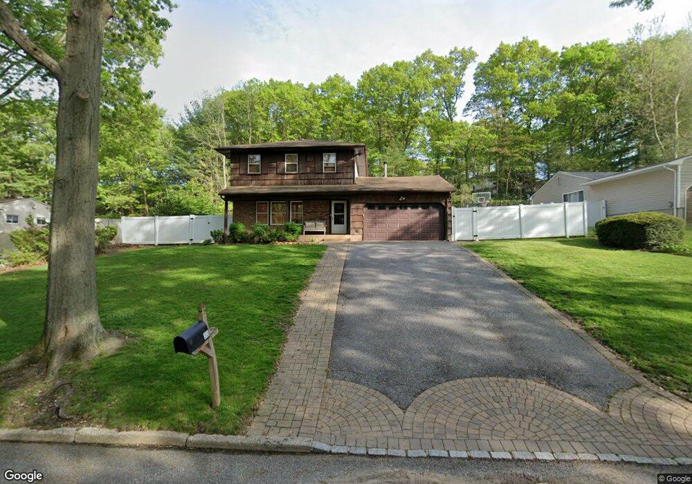 33 Pimlico Dr, ComMacK, NY 11725 - photo 1
