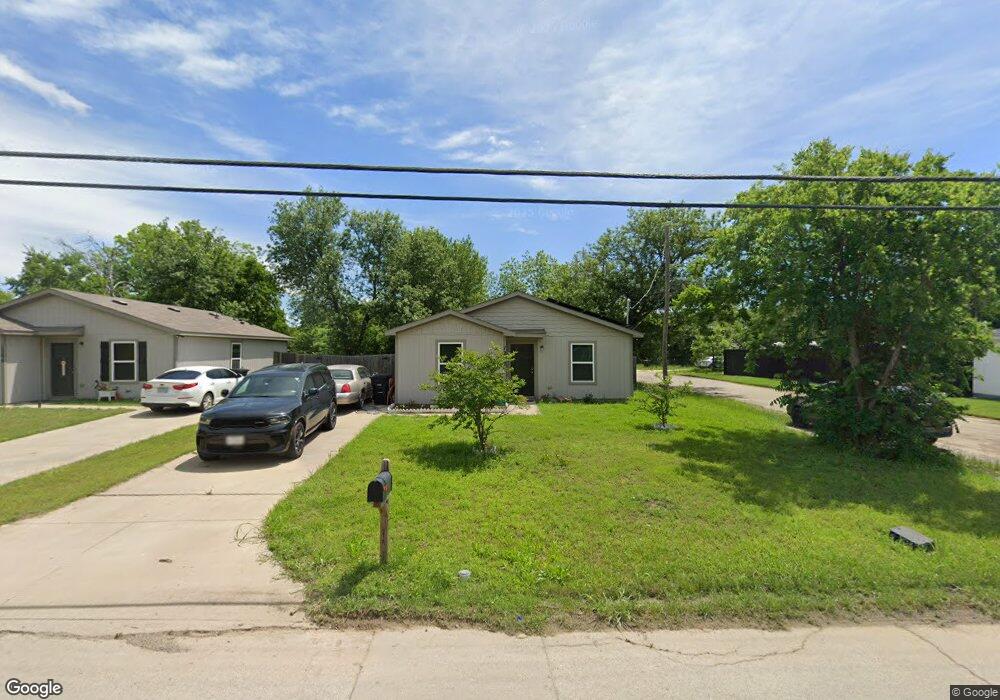 1202 N Brazos Ave, Cleburne, TX 76031 - photo 1
