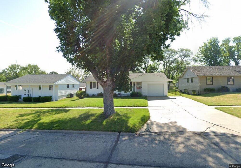 4716 Wenig Rd NE, Cedar Rapids, IA 52402 - photo 1