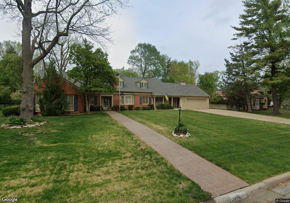 1425 SW Westover Rd, Topeka, KS 66604 - photo 1