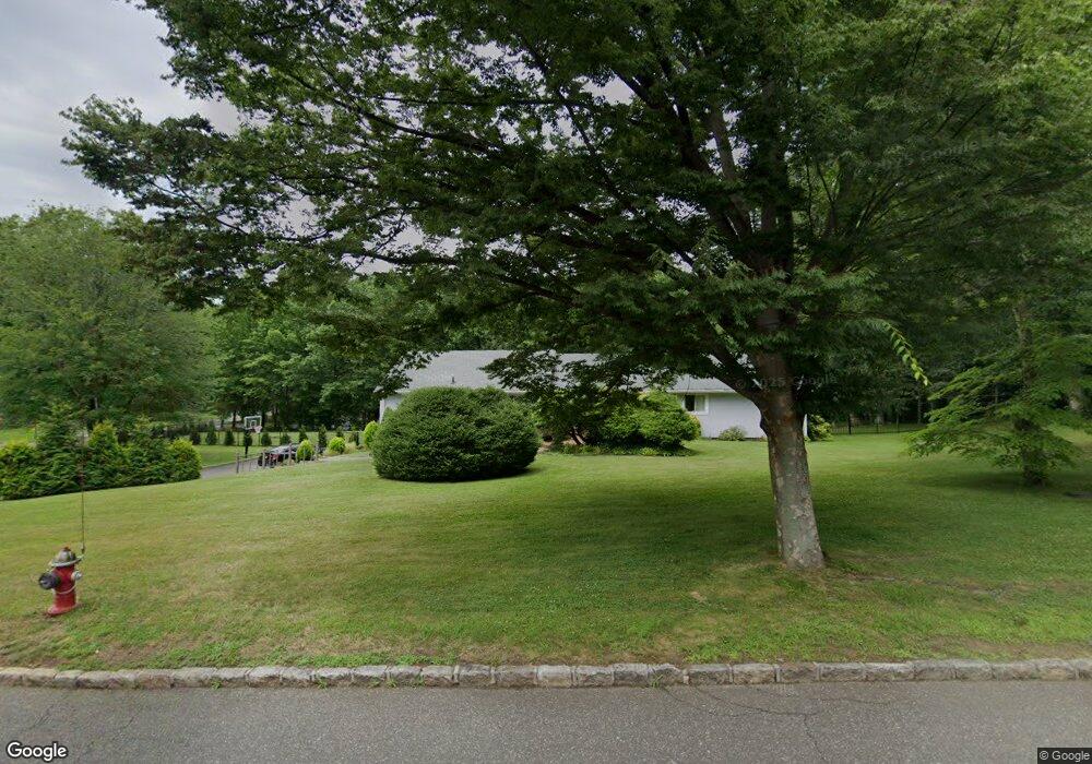 22 Grassfield Rd, Great Neck, NY 11024 - photo 1