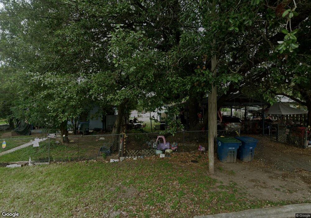 1001B W Flournoy St, Beeville, TX 78102 - photo 1