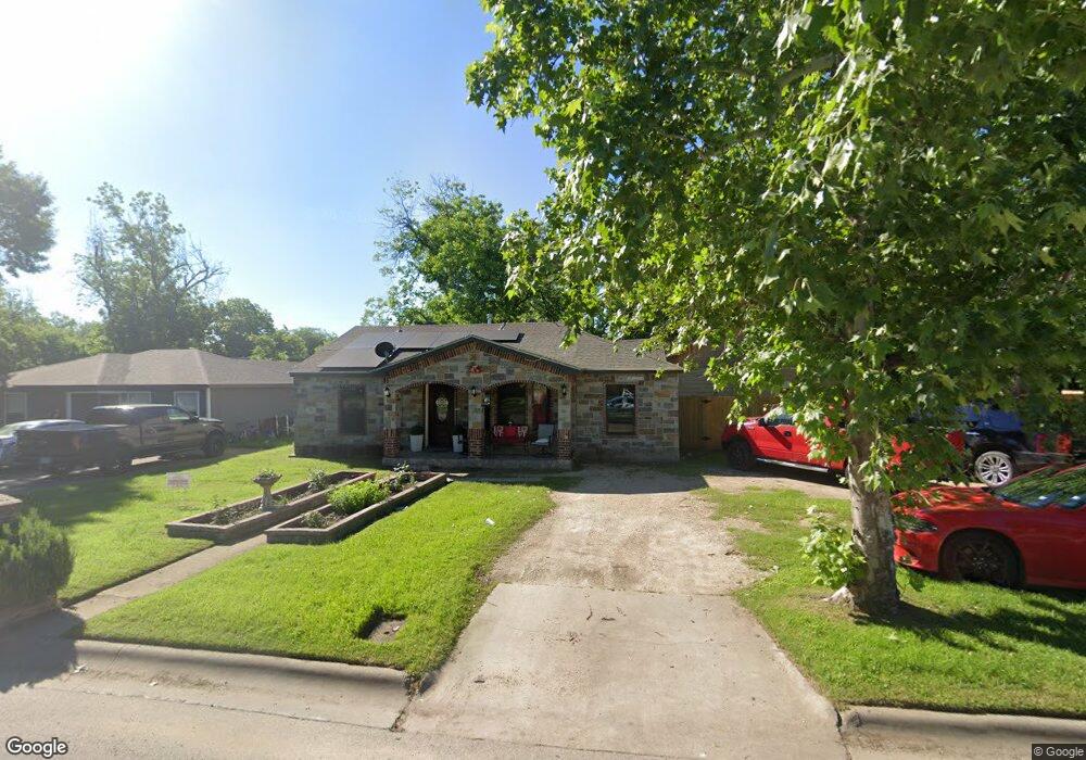 511 Poindexter Ave, Cleburne, TX 76033 - photo 1