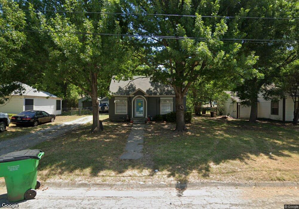 1002 N Howeth St, Gainesville, TX 76240 - photo 1