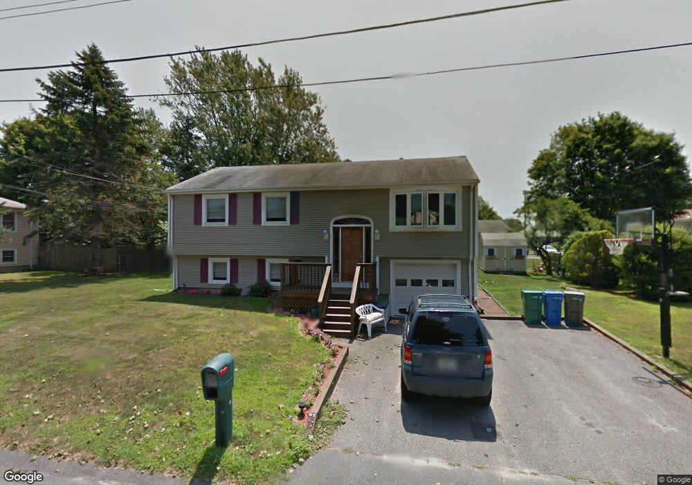 8 Colony Dr, Middletown, RI 02842 - photo 1