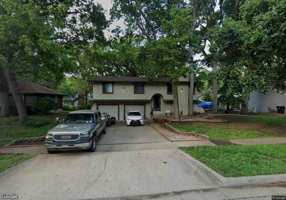 2924 SW 36th St, Topeka, KS 66614 - photo 1