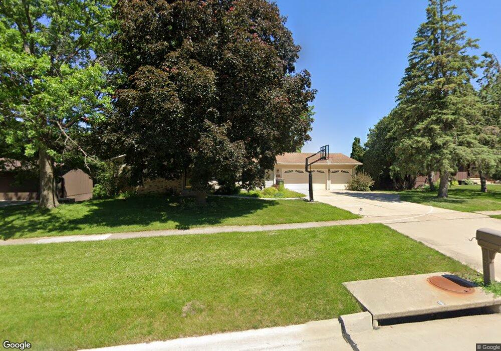 2511 Minnetonka Dr, Cedar Falls, IA 50613 - photo 1