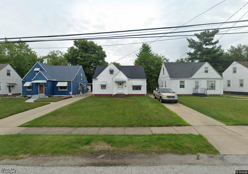 5231 Henry St, Maple Heights, OH 44137 - photo 1