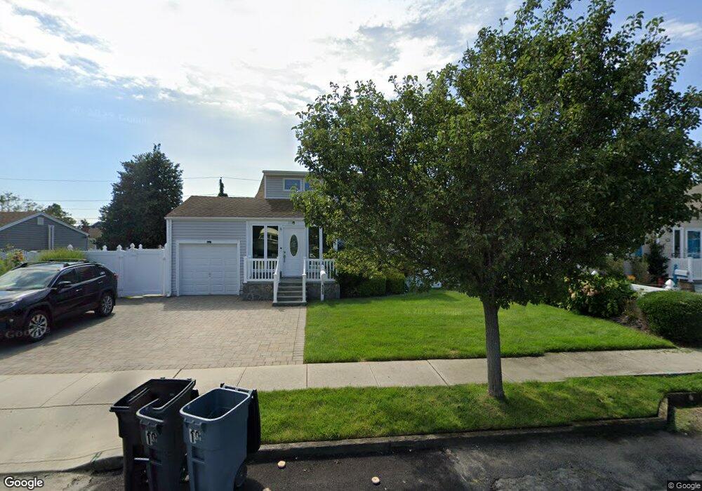 119 Deauville Pkwy, Lindenhurst, NY 11757 - photo 1