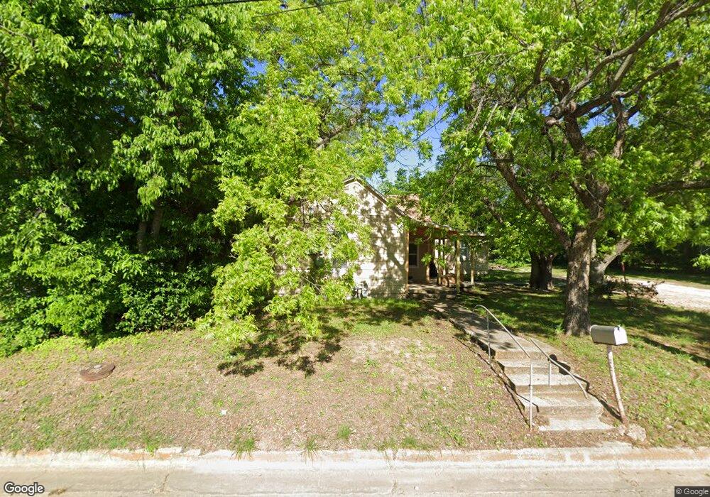 1006 S Taylor St, Gainesville, TX 76240 - photo 1