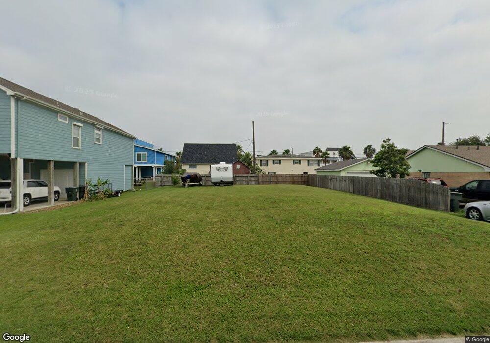 8018 Pruitt Dr, Galveston, TX 77554 - photo 1