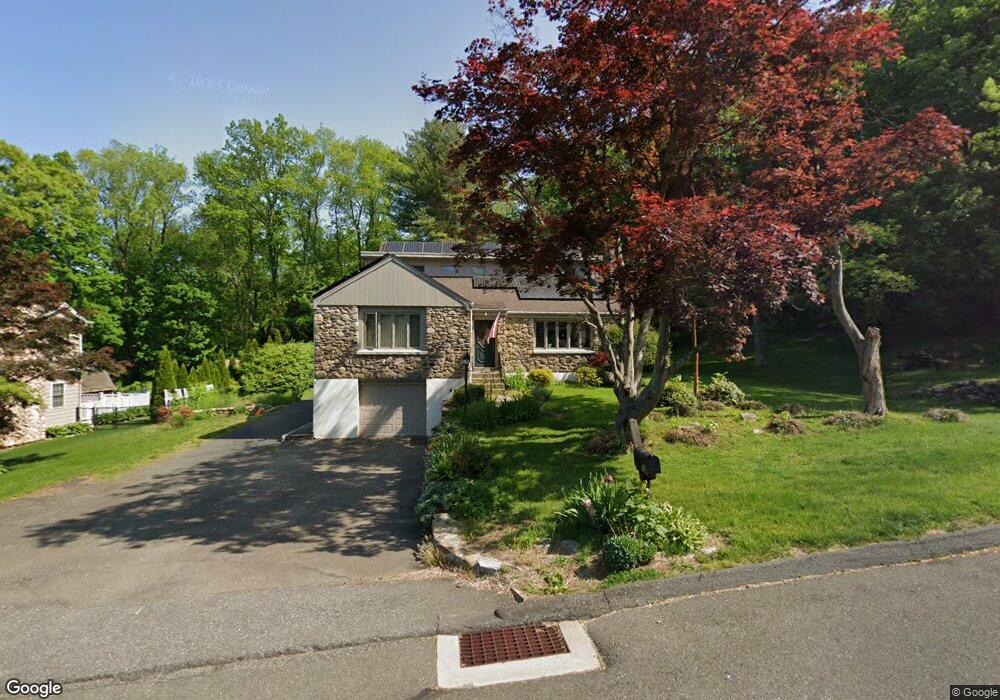 19 Rennison Rd, Trumbull, CT 06611 - photo 1