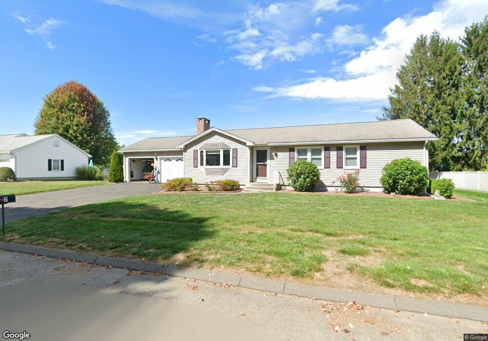 7 Gross Ln, Easthampton, MA 01027 - photo 1