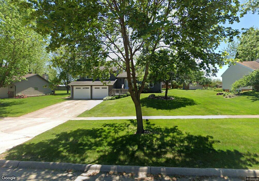2208 Minnetonka Dr, Cedar Falls, IA 50613 - photo 1