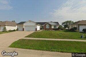 300 Pine Crest Dr, Robins, IA 52328