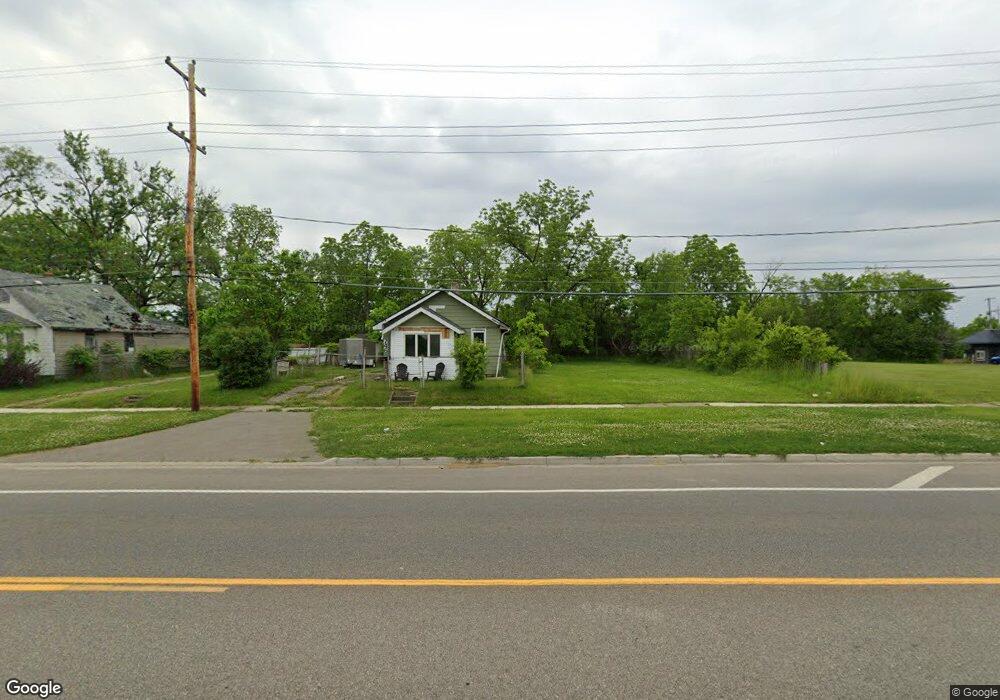 742 E Carpenter Rd, Flint, MI 48505 - photo 1