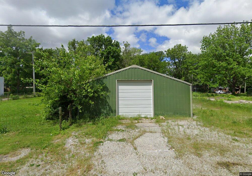 717 N 5th St, Mattoon, IL 61938 - photo 1