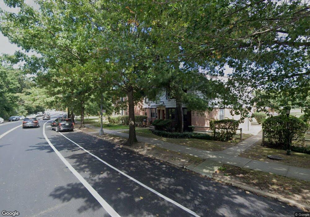 69-63 Park Dr E unit B, Kew Garden Hills, NY 11367 - photo 1