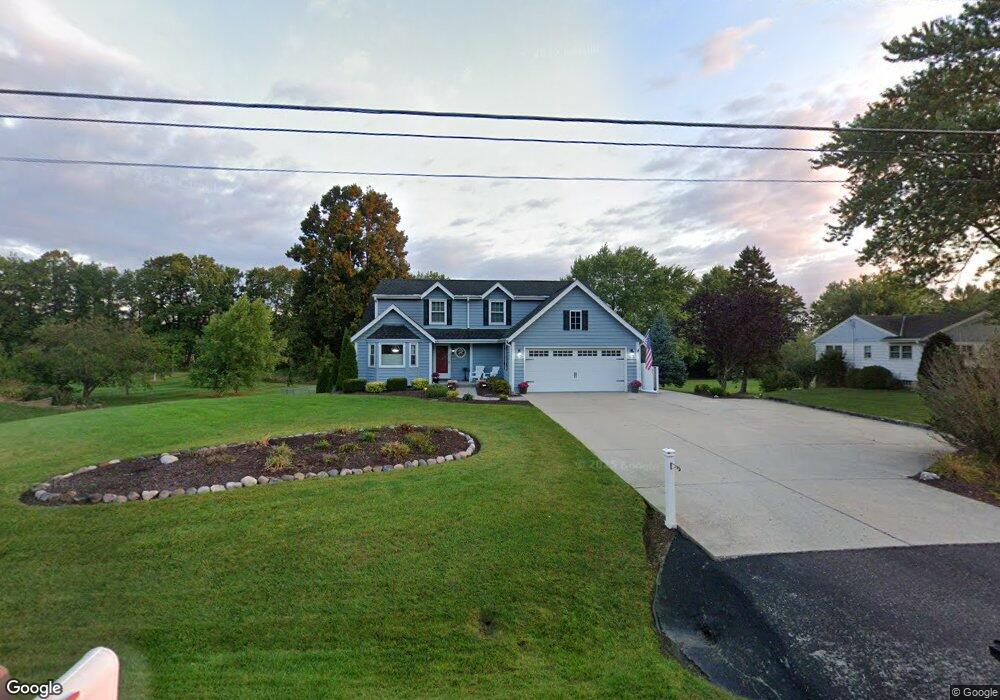 N81W16038 Robinhood Dr, Menomonee Falls, WI 53051 - photo 1