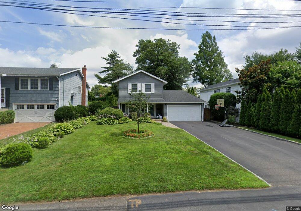 111 Cow Neck Rd, Port Washington, NY 11050 - photo 1