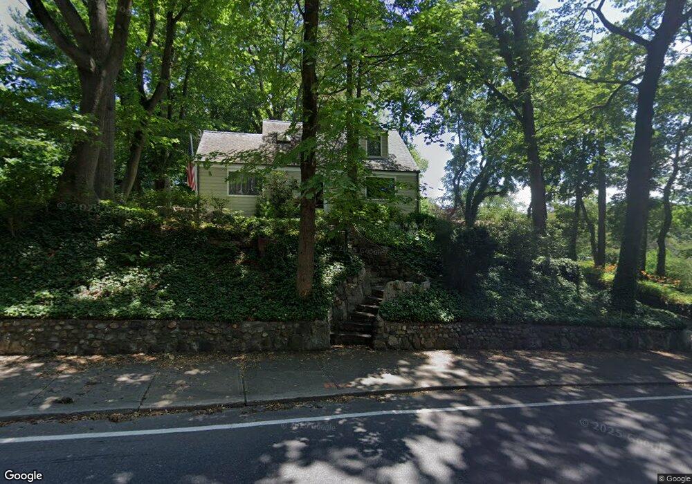 28 N Plandome Rd, Port Washington, NY 11050 - photo 1