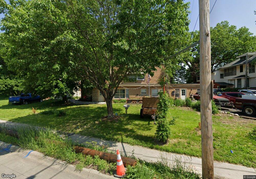 821 Hickman Rd, Des Moines, IA 50314 - photo 1