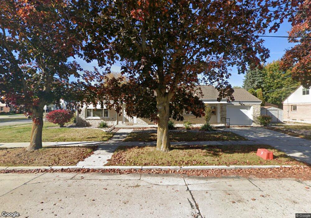 1106 N 15th St, Manitowoc, WI 54220 - photo 1