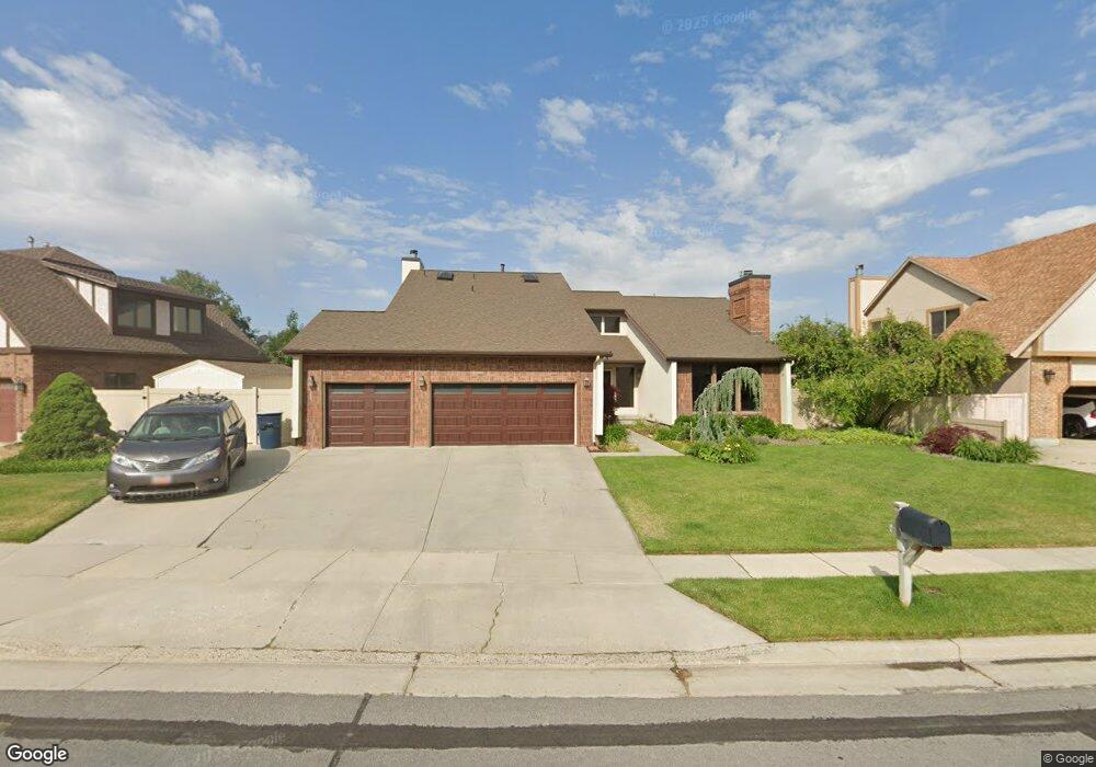 8892 Summer Crest Dr, Sandy, UT 84093 - photo 1